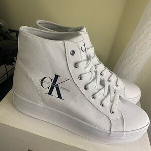 Calvin Klein canvas fashion Women’s sneakers Shoes Size 10M